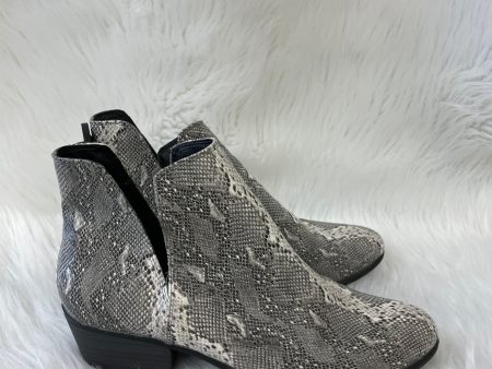 Boots Ankle Flats By Clothes Mentor In Snakeskin Print, Size: 8.5 Online