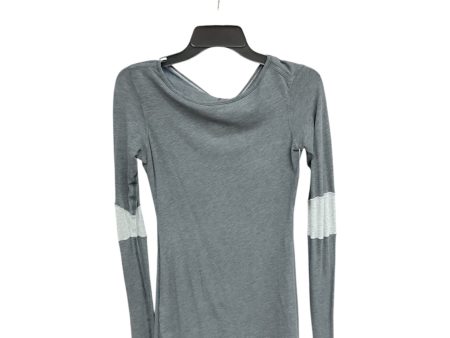 Athletic Top Long Sleeve Crewneck By Lululemon In Grey, Size: S Discount