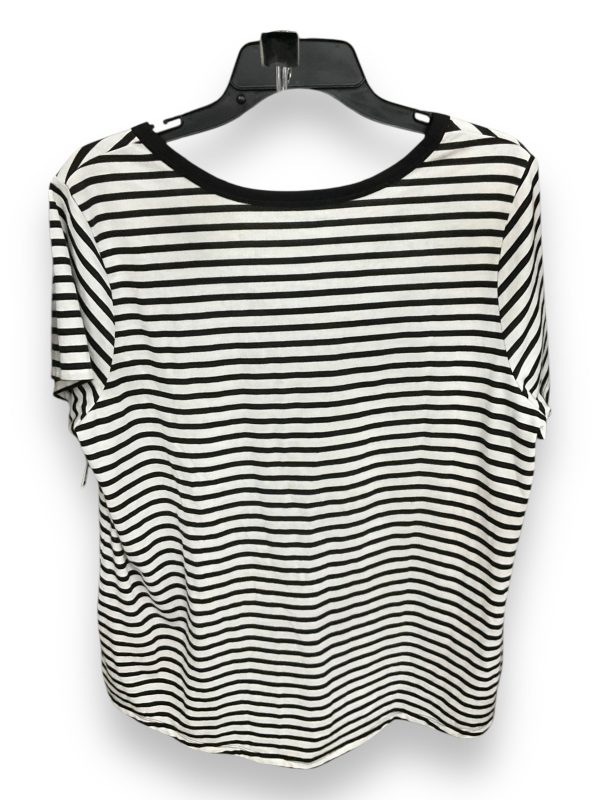 Top Short Sleeve By Torrid In Black & White, Size: 1x For Sale