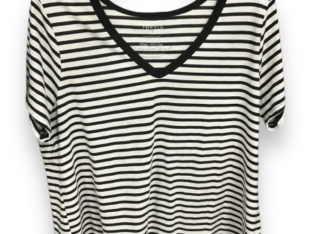 Top Short Sleeve By Torrid In Black & White, Size: 1x For Sale